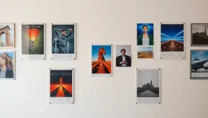 Jak rozmieścić plakaty na ścianie